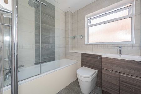 Chessington Road, West Ewell - Photo 2