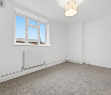 1 Bedroom Flat - Above Shop - Photo 4