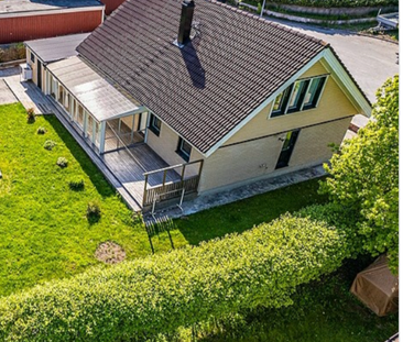 Alholmsbacken, Skärholmen - Photo 1