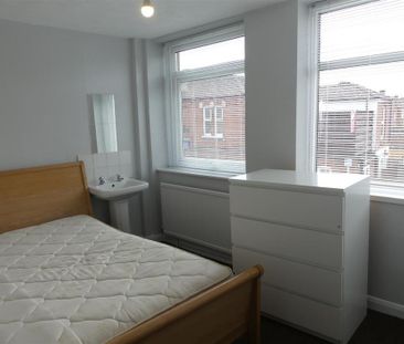 5 bedroom detached house to rent - Photo 2