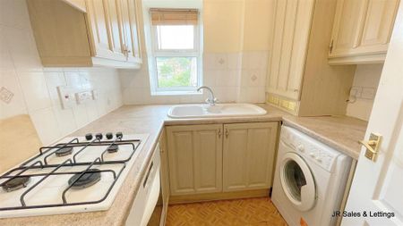 1 bedroom flat to rent - Photo 2
