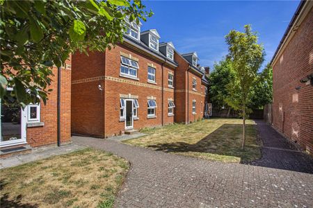 Victoria Mews, St. Judes Road, Englefield Green, Egham, TW20 0BF - Photo 2