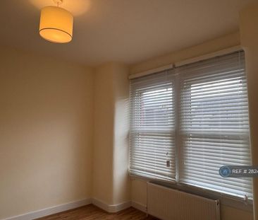 5 bedroom end of terrace house to rent - Photo 3