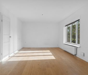 Renoveret 3 plans villa med skøn have, Aarhus N - Photo 1