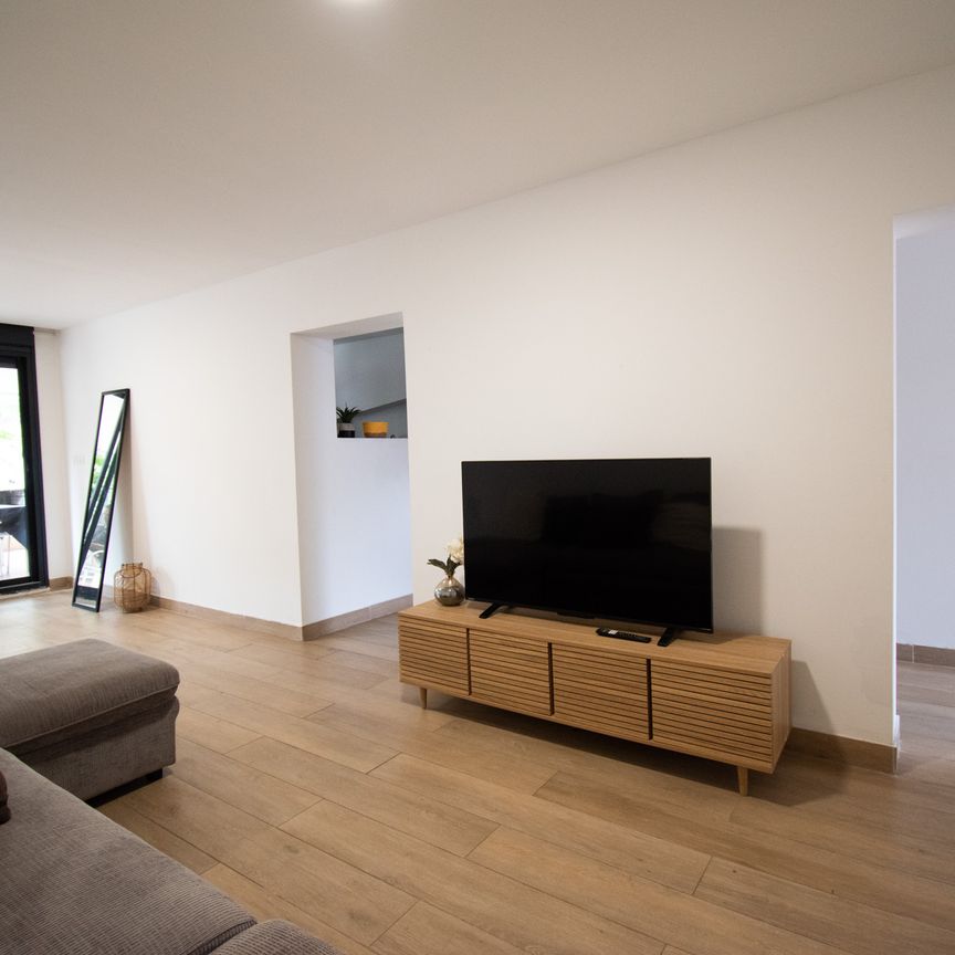 Location Appartement 4 pièces 90m² LA POSSESSION 97419 - Photo 1
