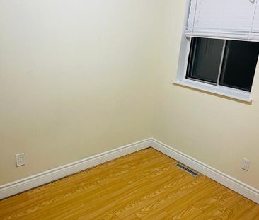 For Lease - 3025 The Credit Woodlands Road Unit# 330, Mississauga, ... - Photo 1