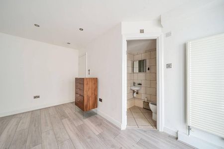 3 bedroom flat to rent - Photo 3