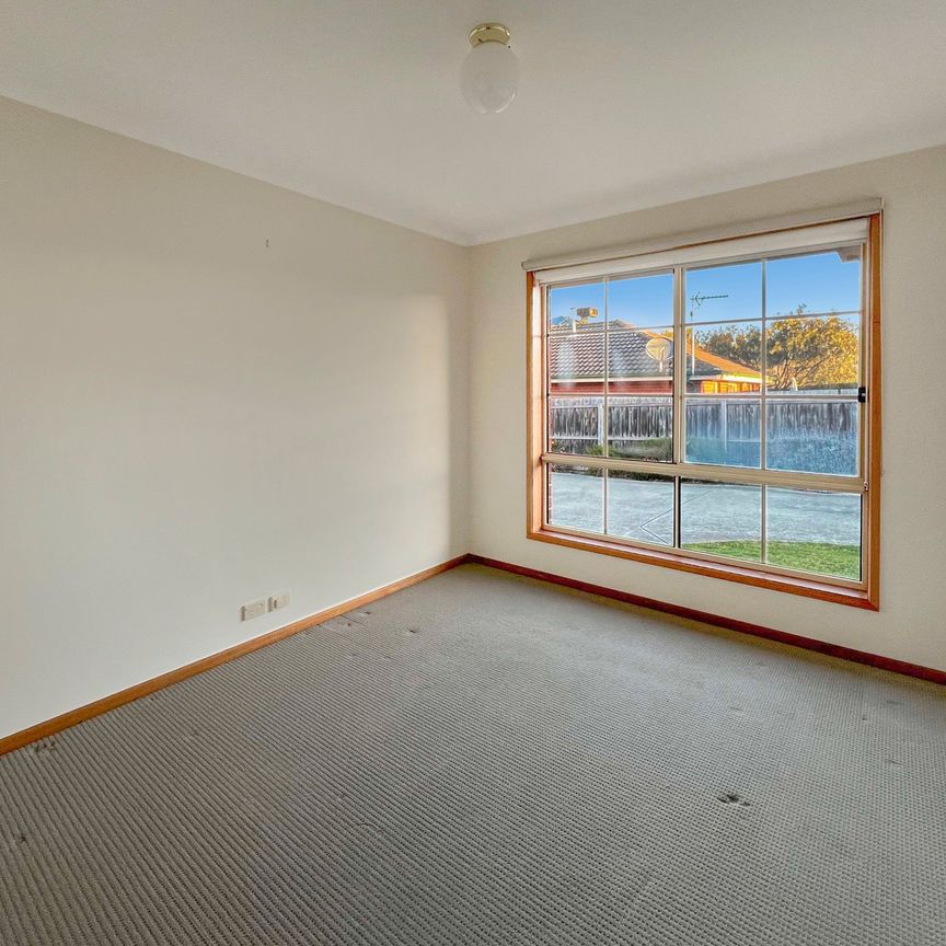 2/5 Arbour Grove, Belmont - Photo 1