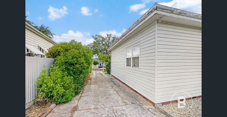 NEAT AND TIDY TWO BEDROOM HOME IN CENTRAL LOCATION - Photo 3