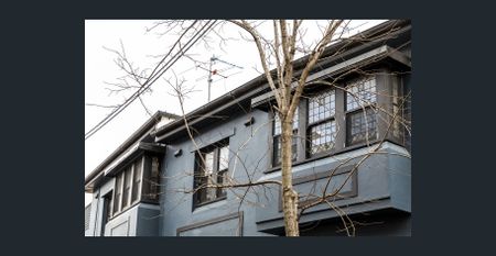 Two-bedroom city residence in a prized location - Photo 2