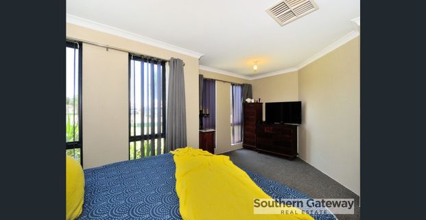 EASY STYLE FOR EASY LIVING - Photo 1