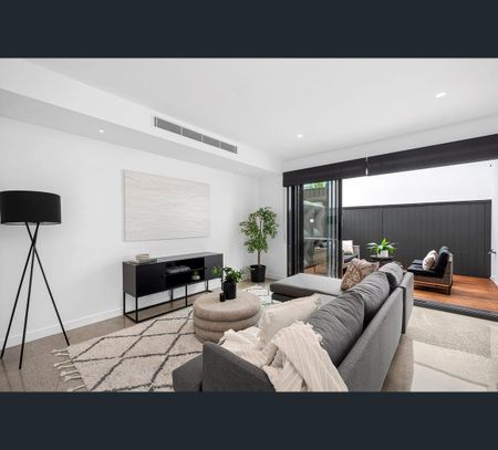 1/5 Balmoral Crescent, Rippleside, Vic 3215 - Photo 2
