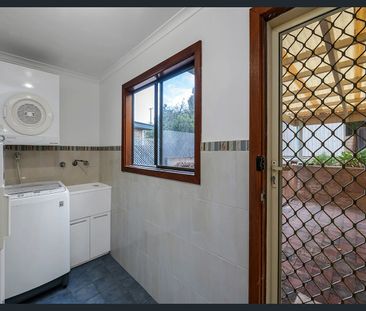 Charming Family Home - Photo 4