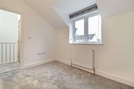 2 bedroom semi-detached house to rent - Photo 4