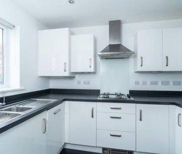 2 bedroom semi-detached house to rent - Photo 4