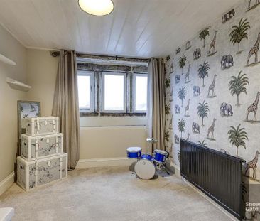 4 bedroom terraced house to rent - Photo 2