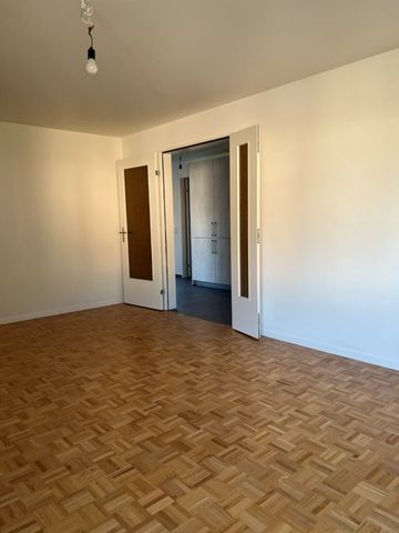 4.5-Zimmer Wohnung mit gedecktem Südbalkon, Gartensitzplatz und Lift - Photo 2