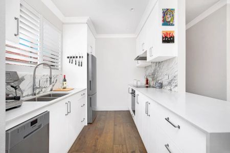 Stylishly Renovated Two Bedroom Coastal Retreat - Photo 3