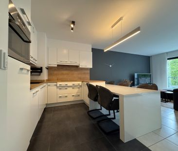 Zeer goed onderhouden appartement met 2 slaapkamers en autostaanplaats - Photo 1