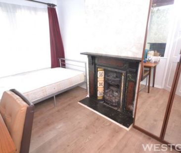 4 Bed - Pitcroft Avenue, Reading - Photo 6