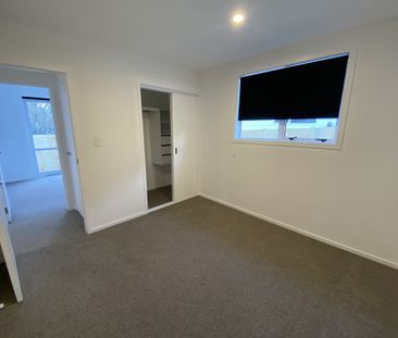 This stunning townhouse - Photo 4