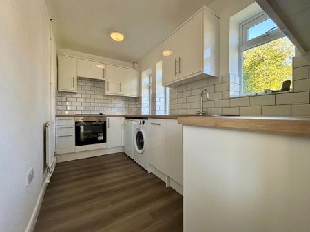 2 bedroom semi-detached house to rent - Photo 5