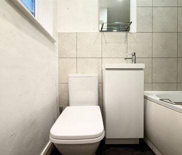 2 Bedroom House - Mid Terrace To Let - Photo 6