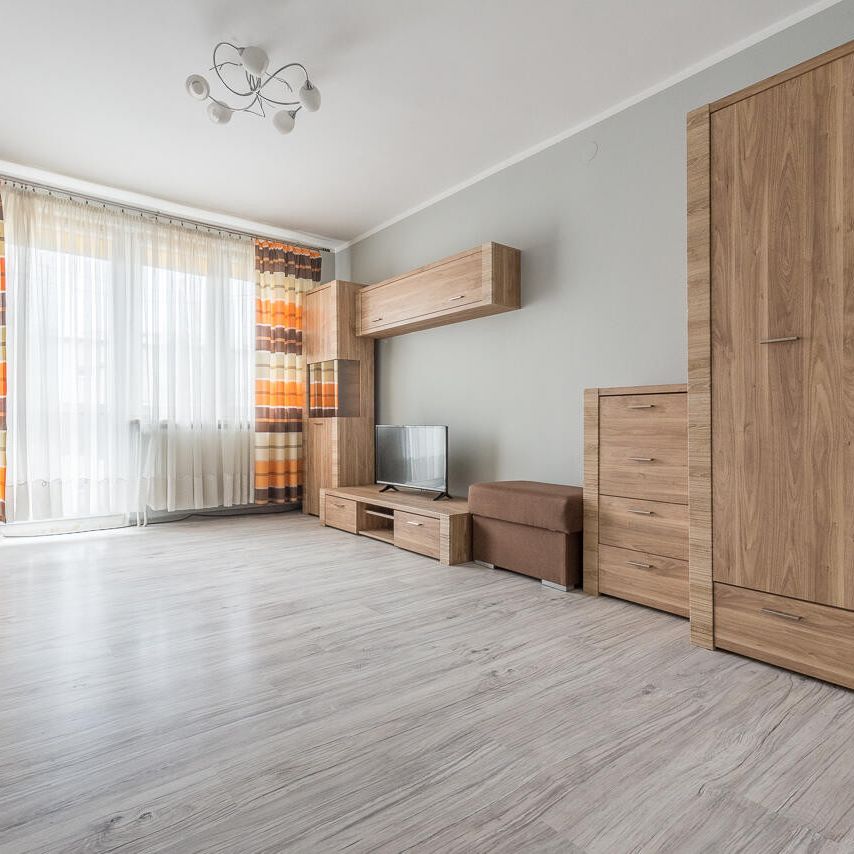 Przestronne i wyposażone dwupokojowe mieszkanie na Podwalu w Jaworznie do wynajęcia - Photo 1