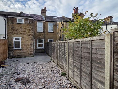 2 bedroom terraced house to rent - Photo 3