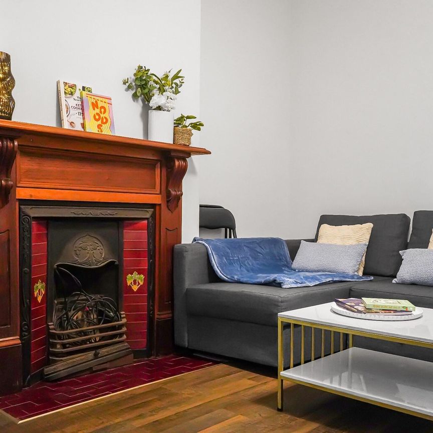 Chippendale - Photo 1