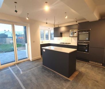 4 bedroom semi-detached house to rent - Photo 2