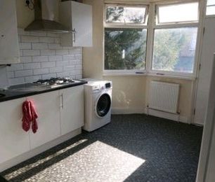 Room in a Shared House, Dersingham Avenue, E12 - Photo 3