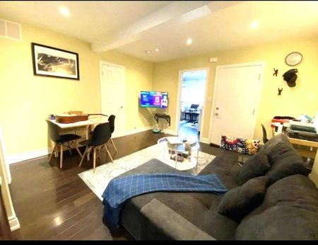 For Lease - 57 Glenside Avenue Unit# Main, Toronto, Ontario - Photo 2