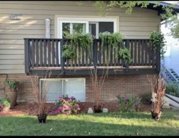 Lovely Fully Furnished Parkhill / Stanley Park condo for rent — 2 Bedrooms Townhouse - Photo 1