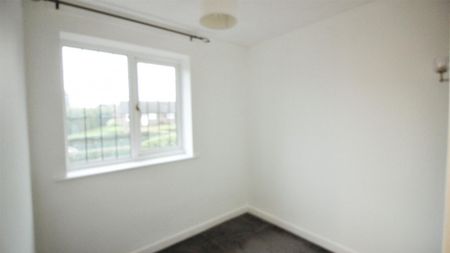 Leventhorpe Court, Oulton, Leeds - Photo 3