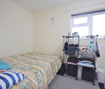 4 bedroom semi-detached house to rent - Photo 4