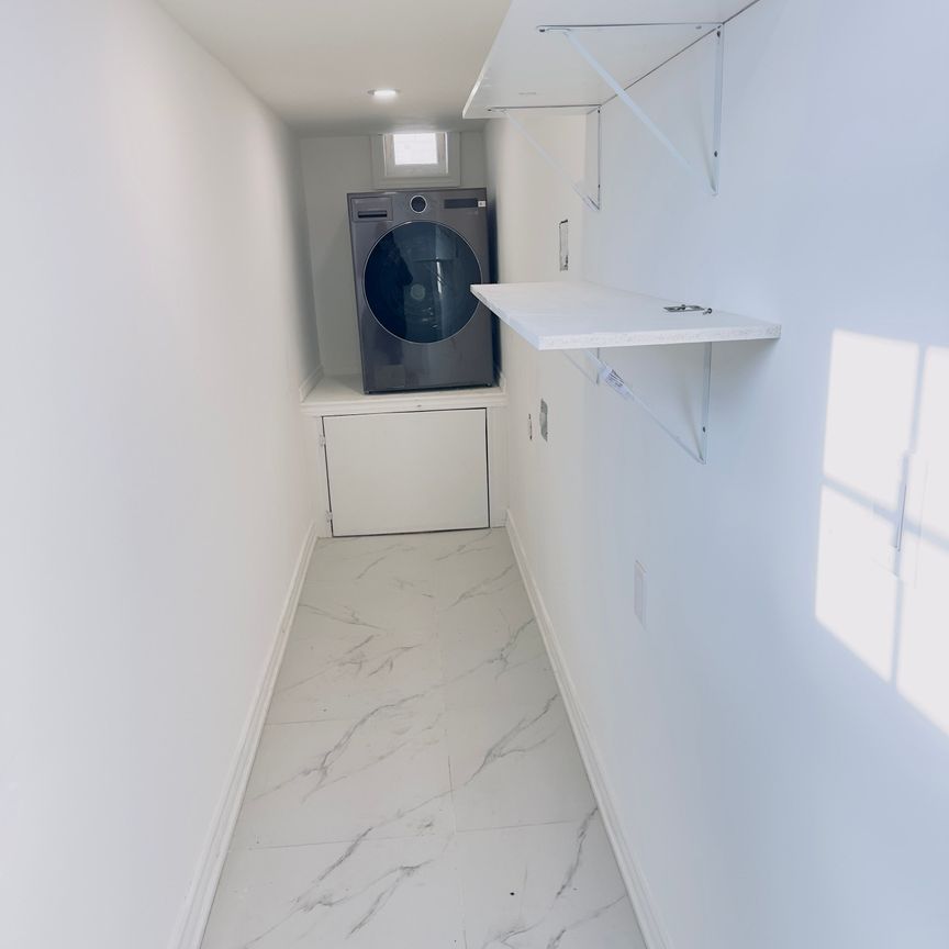 For Lease - 17 Tamarisk Drive Unit# Lower, Toronto, Ontario - Photo 1