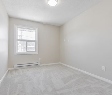 2 bedroom, 1 bathroom apartment in Ajax - Photo 3