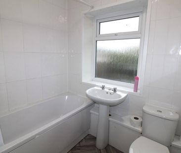 Broadgate Lane, LS18 - Photo 5