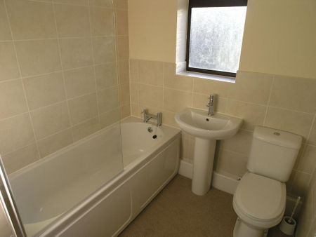 2 bedroom detached bungalow to rent - Photo 2