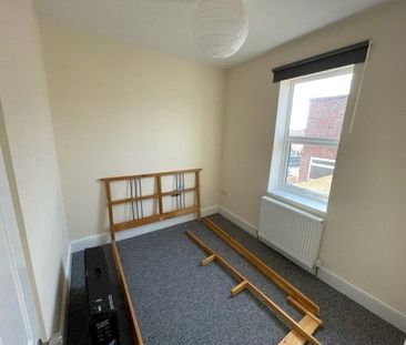 1 Bedroom Flat / Apartment - Portsmouth Road, Southampton - Photo 4