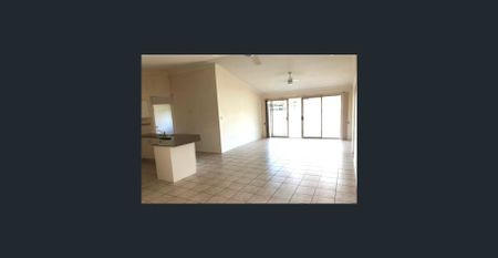 Spacious Family Home with Style & Comfort in the Heart of Algester! - Photo 2