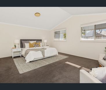Large Family Home, Fantastic Location, Private - Photo 5