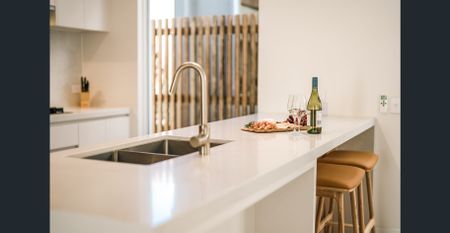 3 Bedroom Luxury House 6 week Lease, Available 10/11/25- Fully Furnished inclusive of Gym access - Photo 5