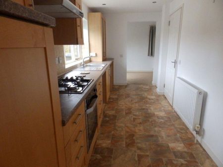 4 bedroom detached house to rent - Photo 4