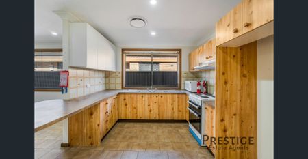 Spacious Family Residence! - Photo 2