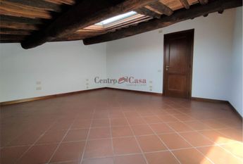 Caratteristica mansarda arredata di sola cucina!