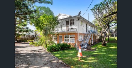 Spacious Character-Filled Apartment in a Peaceful Greenslopes Setting - Photo 4