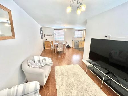2 bedroom flat to rent - Photo 2