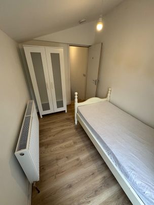 Room in a Shared House, Cairns Crescent, BS2 - Photo 1